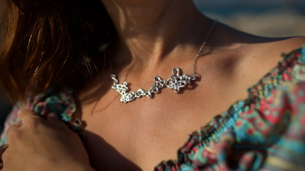 Recycled silver jewelry from the Raíz Collection by Naturalesa Jewelry — handmade Mediterranean designs inspired by sea. nature-inspired sustainable jewelry designed in Valencia.