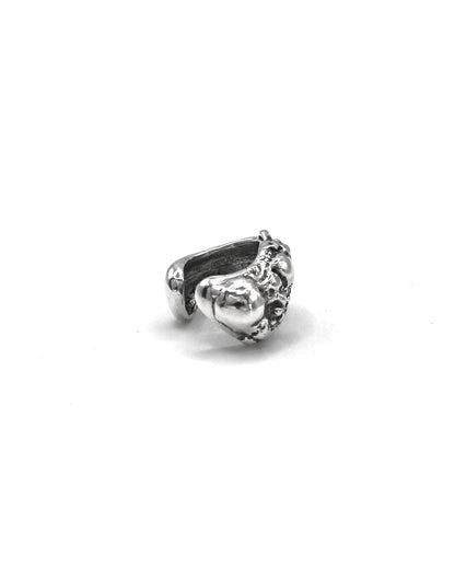 Detailed view of the handcrafted sterling silver Piedra Sorra ear cuff with sculptural surface inspired by sea-shaped stones.