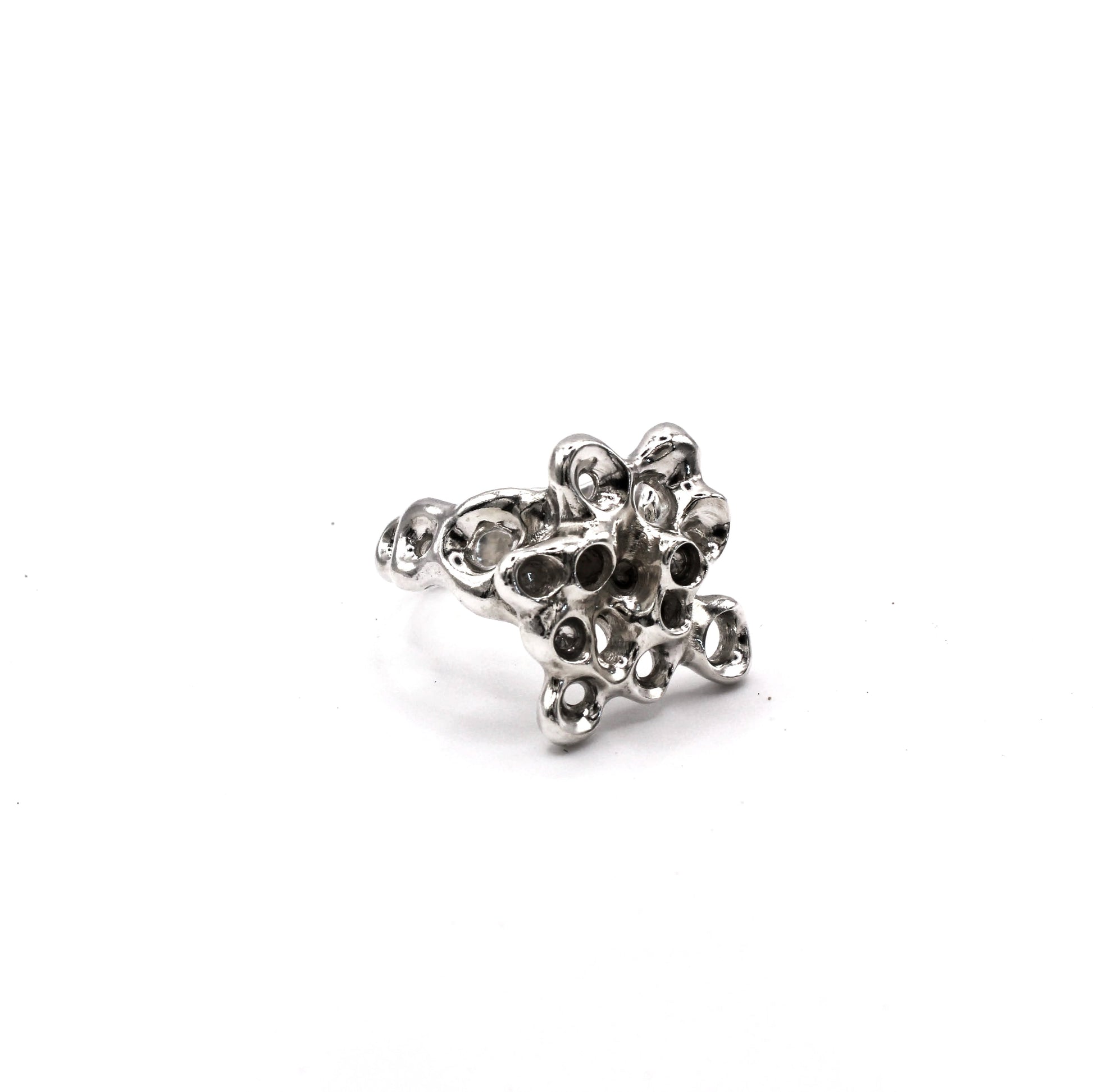 Adjustable Raíz Mini Ring, unique artisan jewelry from Naturalesa Jewelry, sea inspired design. Anillo ajustable Raíz Mini, joyería artesanal única de Naturalesa Jewelry, diseño inspirado en el mar.