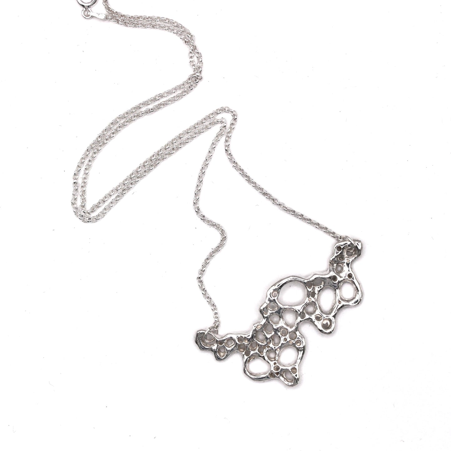 Colgante Raíz colección espuma de mar en plata, joyería con significado para valorar el momento presente
