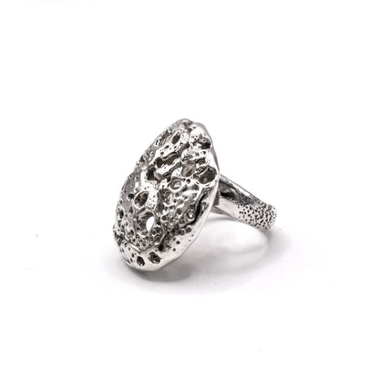 Piedra Collection silver ring representing scars as beauty and healing. Anillo de plata de la Colección Piedra que representa las cicatrices como belleza y sanación.